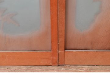アンティーク建具　上手物!!　鷹(タカ)、松、竹の図柄の上質な彫刻が施された片面ガラス書院戸4枚セット(窓、ガラス戸、引き戸)(R-081704)