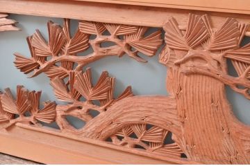 ビンテージ建具　峯水作　松と鷹(タカ)の図柄が目を惹かれる片面ガラスの彫刻欄間1枚(明かり取り、明り取り、ヴィンテージ)(R-081707)