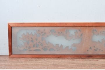 ビンテージ建具　峯水作　松と鷹(タカ)の図柄が目を惹かれる片面ガラスの彫刻欄間1枚(明かり取り、明り取り、ヴィンテージ)(R-081707)
