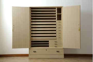 中古　美品　凛とした上品な佇まいが魅力的な加茂総桐箪笥(胴厚、総桐たんす、和タンス、収納箪笥、衣装箪笥、着物箪笥)(定価約240万円)(R-081725)