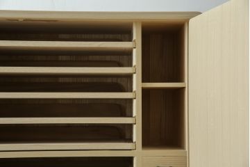 中古　美品　凛とした上品な佇まいが魅力的な加茂総桐箪笥(胴厚、総桐たんす、和タンス、収納箪笥、衣装箪笥、着物箪笥)(定価約240万円)(R-081725)