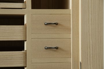 中古　美品　凛とした上品な佇まいが魅力的な加茂総桐箪笥(胴厚、総桐たんす、和タンス、収納箪笥、衣装箪笥、着物箪笥)(定価約240万円)(R-081725)