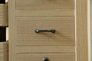 中古　美品　凛とした上品な佇まいが魅力的な加茂総桐箪笥(胴厚、総桐たんす、和タンス、収納箪笥、衣装箪笥、着物箪笥)(定価約240万円)(R-081725)