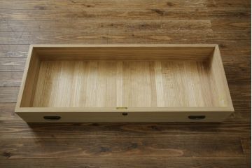 中古　美品　凛とした上品な佇まいが魅力的な加茂総桐箪笥(胴厚、総桐たんす、和タンス、収納箪笥、衣装箪笥、着物箪笥)(定価約240万円)(R-081725)