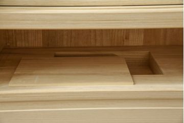 中古　美品　凛とした上品な佇まいが魅力的な加茂総桐箪笥(胴厚、総桐たんす、和タンス、収納箪笥、衣装箪笥、着物箪笥)(定価約240万円)(R-081725)