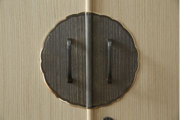 中古　美品　凛とした上品な佇まいが魅力的な加茂総桐箪笥(胴厚、総桐たんす、和タンス、収納箪笥、衣装箪笥、着物箪笥)(定価約240万円)(R-081725)