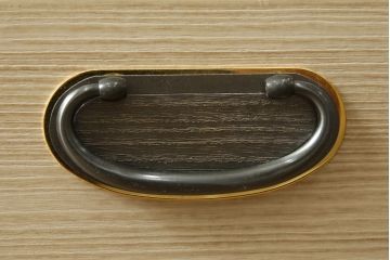 中古　美品　凛とした上品な佇まいが魅力的な加茂総桐箪笥(胴厚、総桐たんす、和タンス、収納箪笥、衣装箪笥、着物箪笥)(定価約240万円)(R-081725)