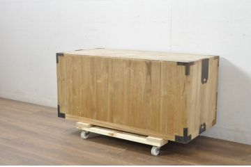 和製アンティーク　昭和初期　前面黒柿材　存在感のある模様に上品な銅金具が映える衣装箪笥・上段(和たんす、時代箪笥、ローボード、テレビボード、テレビ台、TVボード、TV台、リビングボード、収納棚、戸棚、引き出し、整理タンス)(R-081727)