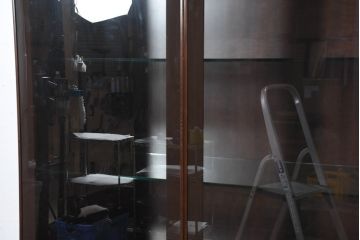 中古　美品　arflex(アルフレックス)　COMPOSER(コンポーザー)　シンプルで洗練されたデザインが魅力的なキャビネット(収納棚、戸棚、飾り棚、陳列棚、ガラスケース、ショーケース、コレクションケース、キュリオケース、店舗什器)(定価約35万円)(R-081730)