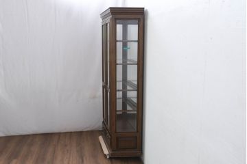 中古　美品　maruni(マルニ木工)　地中海ロイヤルシリーズ(ROYAL)　 シックな佇まいが魅力的なキャビネット(キュリオケース、ガラスケース、ショーケース、食器棚、カップボード、収納棚、戸棚、飾り棚、店舗什器、コレクションケース)(定価約60万円)(R-081731)