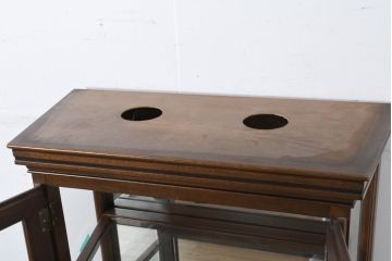 中古　美品　maruni(マルニ木工)　地中海ロイヤルシリーズ(ROYAL)　 シックな佇まいが魅力的なキャビネット(キュリオケース、ガラスケース、ショーケース、食器棚、カップボード、収納棚、戸棚、飾り棚、店舗什器、コレクションケース)(定価約60万円)(R-081731)