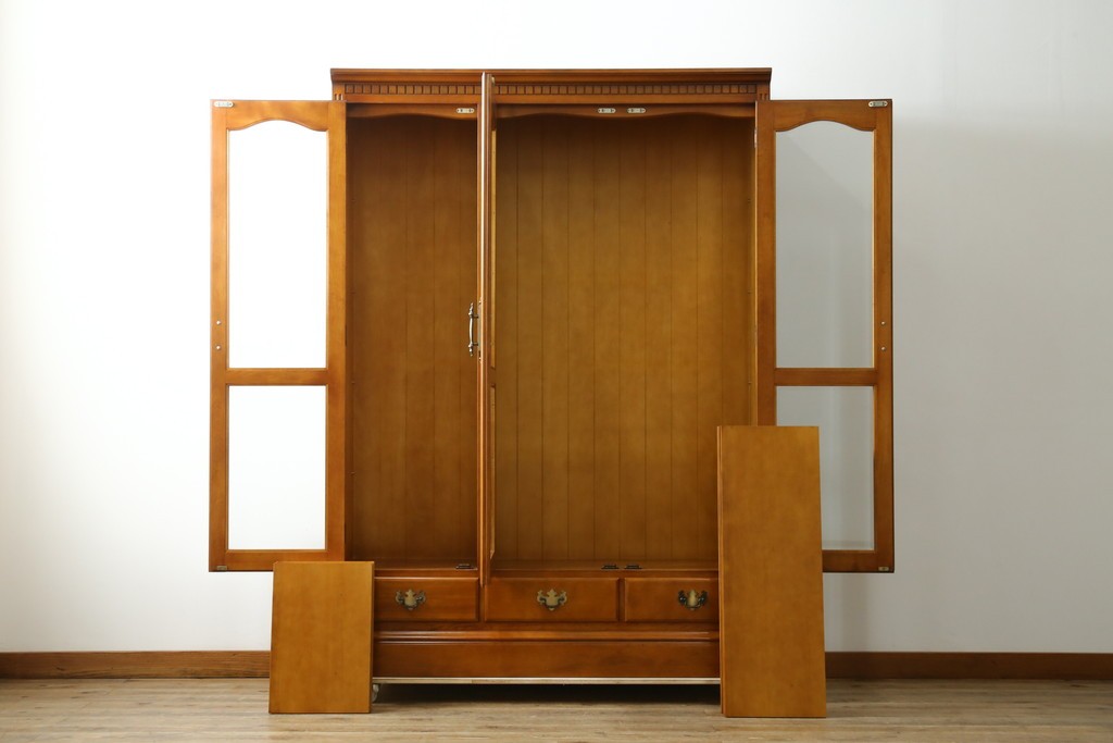 中古　美品　横浜クラシック家具　ダニエル(Daniel)　アーリーアメリカン　A-207書棚(L)　温かみのある木の色合いが魅力的な前面ガラスのキャビネット　定価約121万6千円　(R-081732)