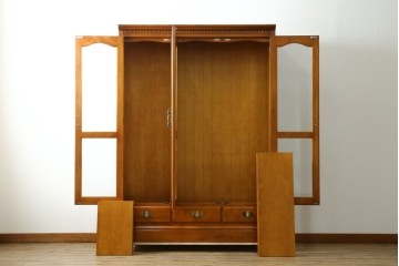 中古　美品　横浜クラシック家具　ダニエル(Daniel)　アーリーアメリカン　A-207書棚(L)　温かみのある木の色合いが魅力的な前面ガラスのキャビネット　定価約121万6千円　(R-081732)