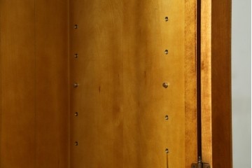 中古　美品　横浜クラシック家具　ダニエル(Daniel)　アーリーアメリカン　A-207書棚(L)　温かみのある木の色合いが魅力的な前面ガラスのキャビネット　定価約121万6千円　(R-081732)