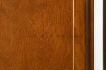 中古　美品　横浜クラシック家具　ダニエル(Daniel)　アーリーアメリカン　A-207書棚(L)　温かみのある木の色合いが魅力的な前面ガラスのキャビネット　定価約121万6千円　(R-081732)
