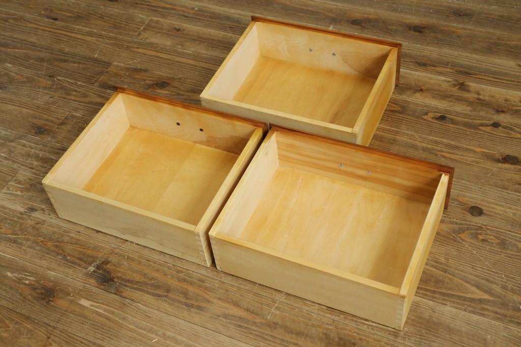 中古　美品　横浜クラシック家具　ダニエル(Daniel)　アーリーアメリカン　A-207書棚(L)　温かみのある木の色合いが魅力的な前面ガラスのキャビネット　定価約121万6千円　(R-081732)