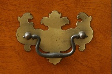 中古　美品　横浜クラシック家具　ダニエル(Daniel)　アーリーアメリカン　A-207書棚(L)　温かみのある木の色合いが魅力的な前面ガラスのキャビネット　定価約121万6千円　(R-081732)
