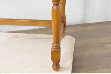中古　美品　横浜クラシック家具　ダニエル(Daniel)　A-305　明るい木の色合いと気品感じる佇まいが魅力のライティングデスク(定価約58万9千円)(ライティングビューロー、ワークデスク、在宅ワーク、在宅用、簿記机)(R-081733)