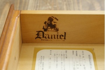 中古　美品　横浜クラシック家具　ダニエル(Daniel)　A-305　明るい木の色合いと気品感じる佇まいが魅力のライティングデスク　定価約58万9千円　(R-081733)