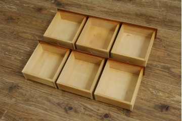 中古　美品　横浜クラシック家具　ダニエル(Daniel)　A-305　明るい木の色合いと気品感じる佇まいが魅力のライティングデスク　定価約58万9千円　(R-081733)