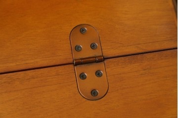 中古　美品　横浜クラシック家具　ダニエル(Daniel)　A-305　明るい木の色合いと気品感じる佇まいが魅力のライティングデスク　定価約58万9千円　(R-081733)
