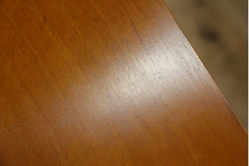 中古　美品　横浜クラシック家具　ダニエル(Daniel)　A-305　明るい木の色合いと気品感じる佇まいが魅力のライティングデスク　定価約58万9千円　(R-081733)