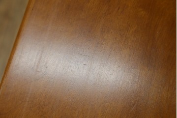 中古　美品　横浜クラシック家具　ダニエル(Daniel)　A-305　明るい木の色合いと気品感じる佇まいが魅力のライティングデスク　定価約58万9千円　(R-081733)