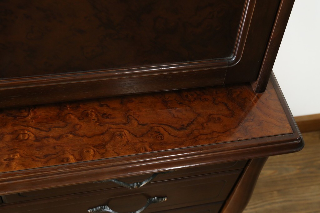 和製ビンテージ　美品!!　maruni(マルニ木工)　希少な廃番品!!　オールドマルニ　ベルサイユシリーズ　クラシカルな雰囲気が素敵なライティングビューロー　(R-081734)