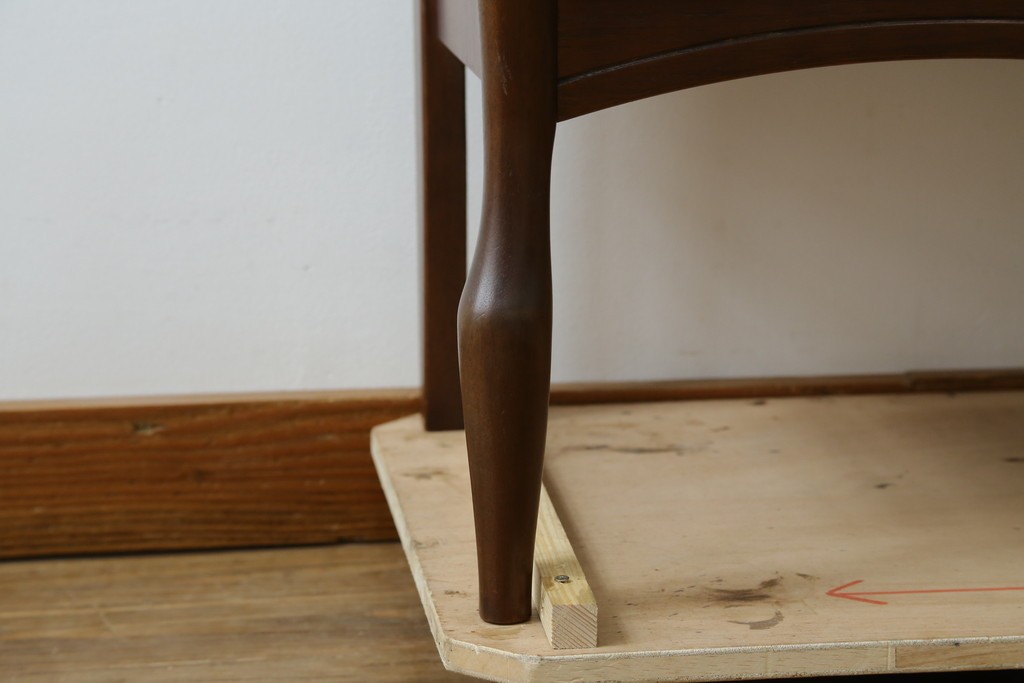 和製ビンテージ　美品!!　maruni(マルニ木工)　希少な廃番品!!　オールドマルニ　ベルサイユシリーズ　クラシカルな雰囲気が素敵なライティングビューロー　(R-081734)