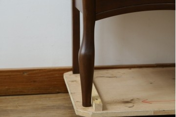 和製ビンテージ　美品!!　maruni(マルニ木工)　希少な廃番品!!　オールドマルニ　ベルサイユシリーズ　クラシカルな雰囲気が素敵なライティングビューロー　(R-081734)