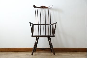 中古　超美品!!　松本民芸家具　希少モデル　シックな色合いとクラシカルな佇まいが魅力のフィラデルフィア・アームチェア(ウインザーチェア、ウィンザーチェア、板座チェア、ダイニングチェア、椅子、イス)(定価約19万8千円)(R-081736)