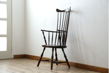 中古　超美品!!　松本民芸家具　希少モデル　シックな色合いとクラシカルな佇まいが魅力のフィラデルフィア・アームチェア(ウインザーチェア、ウィンザーチェア、板座チェア、ダイニングチェア、椅子、イス)(定価約19万8千円)(R-081736)