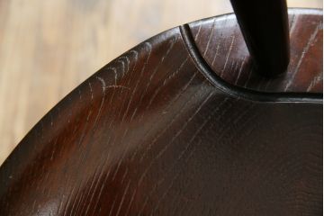 中古　超美品!!　松本民芸家具　希少モデル　シックな色合いとクラシカルな佇まいが魅力のフィラデルフィア・アームチェア(ウインザーチェア、ウィンザーチェア、板座チェア、ダイニングチェア、椅子、イス)(定価約19万8千円)(R-081736)