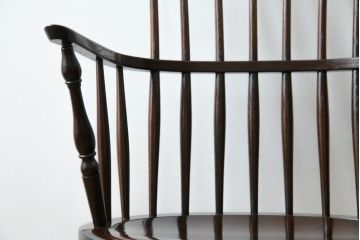 中古　超美品!!　松本民芸家具　希少モデル　シックな色合いとクラシカルな佇まいが魅力のフィラデルフィア・アームチェア(ウインザーチェア、ウィンザーチェア、板座チェア、ダイニングチェア、椅子、イス)(定価約19万8千円)(R-081736)
