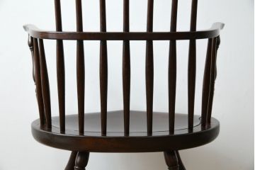 中古　超美品!!　松本民芸家具　希少モデル　シックな色合いとクラシカルな佇まいが魅力のフィラデルフィア・アームチェア(ウインザーチェア、ウィンザーチェア、板座チェア、ダイニングチェア、椅子、イス)(定価約19万8千円)(R-081736)
