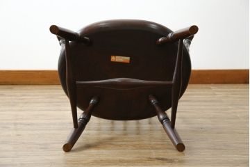 中古　超美品!!　松本民芸家具　希少モデル　シックな色合いとクラシカルな佇まいが魅力のフィラデルフィア・アームチェア(ウインザーチェア、ウィンザーチェア、板座チェア、ダイニングチェア、椅子、イス)(定価約19万8千円)(R-081736)