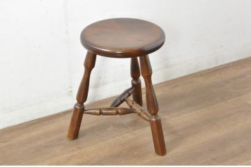 中古　美品　松本民芸家具　シンプルさの中にこだわりのデザインが光る三脚(トライポッド)スツール(丸椅子、イス、いす、板座チェア、花台、飾り台、ディスプレイ台)(R-081738)