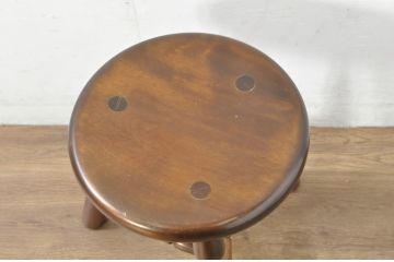 中古　美品　松本民芸家具　シンプルさの中にこだわりのデザインが光る三脚(トライポッド)スツール(丸椅子、イス、いす、板座チェア、花台、飾り台、ディスプレイ台)(R-081738)