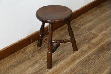 中古　美品　松本民芸家具　シンプルさの中にこだわりのデザインが光る三脚(トライポッド)スツール(丸椅子、イス、いす、板座チェア、花台、飾り台、ディスプレイ台)(R-081738)