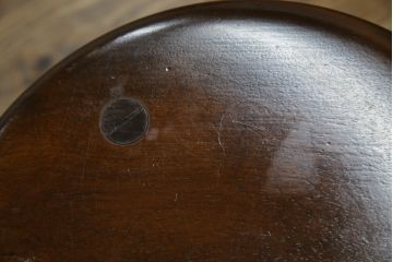 中古　美品　松本民芸家具　シンプルさの中にこだわりのデザインが光る三脚(トライポッド)スツール(丸椅子、イス、いす、板座チェア、花台、飾り台、ディスプレイ台)(R-081738)
