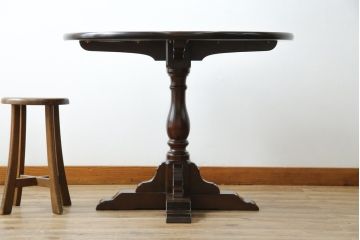 中古　超美品!!　松本民芸家具　クラシカルで上品なデザインが魅力のA-1型丸卓(ダイニングテーブル、食卓、丸テーブル、ラウンドテーブル、2人掛け、4人掛け)(定価約25万円)(R-081739)