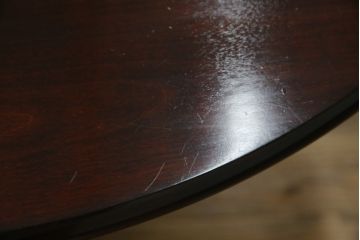 中古　超美品!!　松本民芸家具　クラシカルで上品なデザインが魅力のA-1型丸卓(ダイニングテーブル、食卓、丸テーブル、ラウンドテーブル、2人掛け、4人掛け)(定価約25万円)(R-081739)