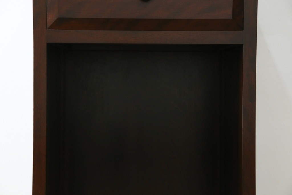 中古　美品　松本民芸家具　深みのある色合いに浮かび上がる木目が印象的なサイドテーブル　(R-081742)