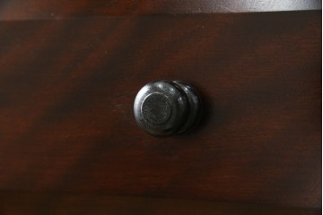 中古　美品　松本民芸家具　深みのある色合いに浮かび上がる木目が印象的なサイドテーブル　(R-081742)