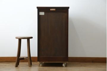 中古　美品　松本民芸家具　深みのある色合いに浮かび上がる木目が印象的なサイドテーブル　(R-081742)