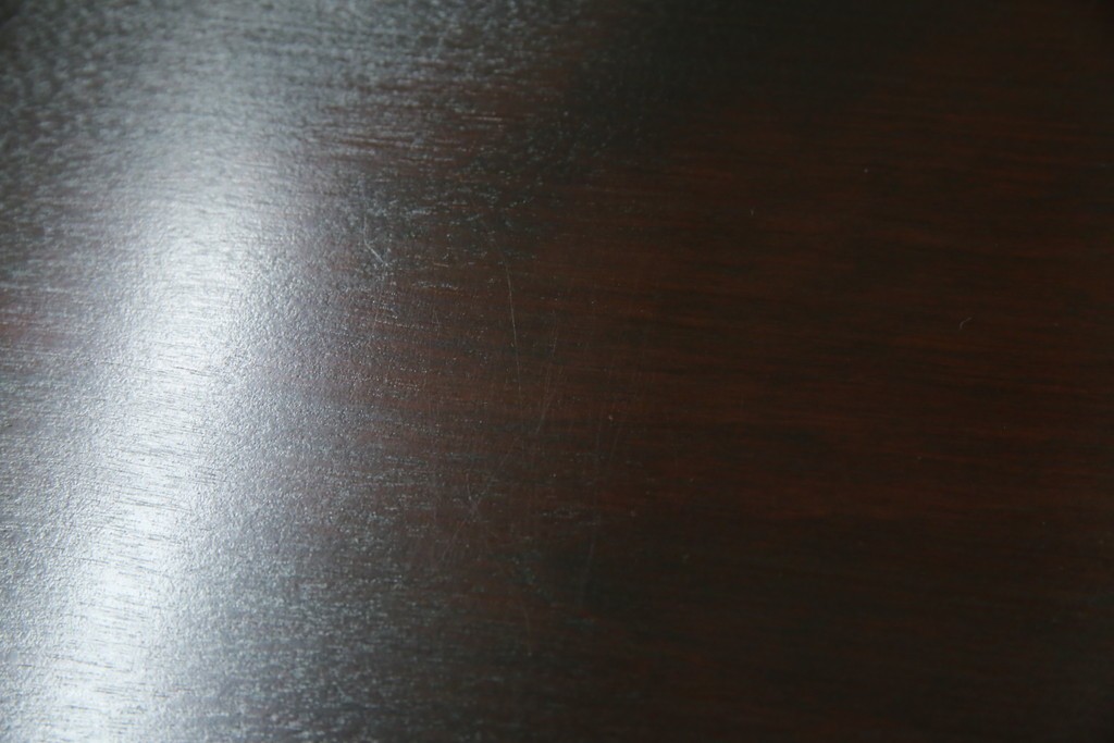 中古　美品　松本民芸家具　深みのある色合いに浮かび上がる木目が印象的なサイドテーブル　(R-081742)