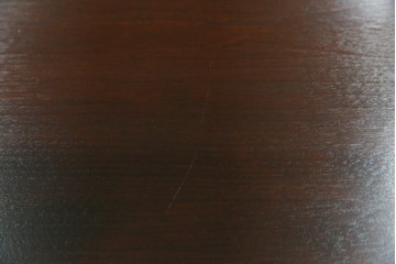 中古　美品　松本民芸家具　深みのある色合いに浮かび上がる木目が印象的なサイドテーブル　(R-081742)