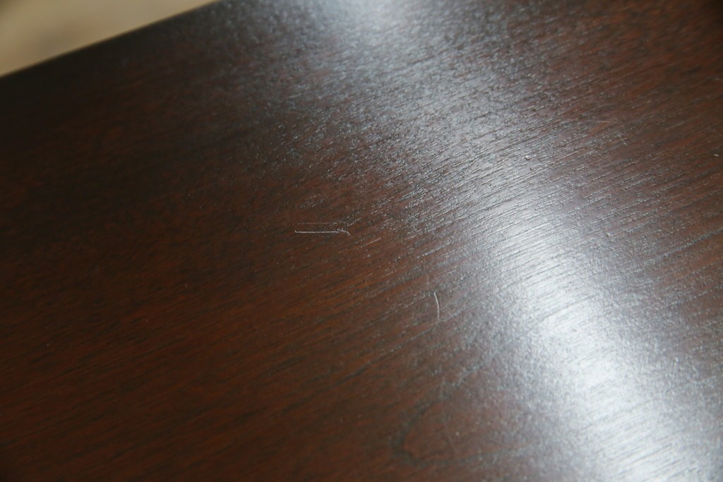 中古　美品　松本民芸家具　深みのある色合いに浮かび上がる木目が印象的なサイドテーブル　(R-081742)