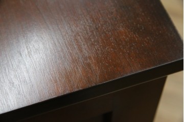 中古　美品　松本民芸家具　深みのある色合いに浮かび上がる木目が印象的なサイドテーブル　(R-081742)