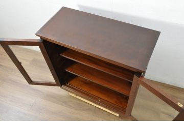 中古　超美品!!　松本民芸家具　実用性と美しさを兼ね備えた小振りなサイドキャビネット(収納棚、戸棚、食器棚、カップボード、サイドボード、飾り棚)(R-081743)